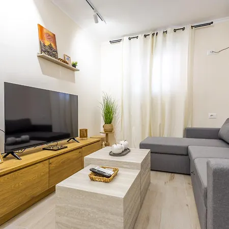 15 Min Form Center - Easy Access - Modern House Daire