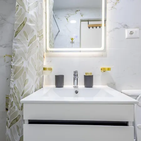 Daire 15 Min Form Center - Easy Access - Modern House *