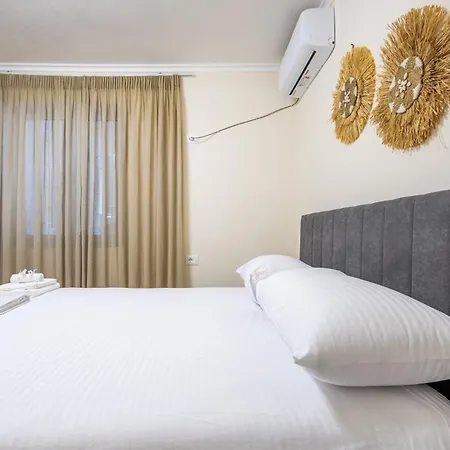 15 Min Form Center - Easy Access - Modern House * Tiran